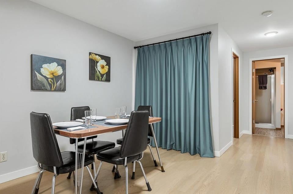 Family Friendly Welcoming Basement Suite Apartment in Calgary