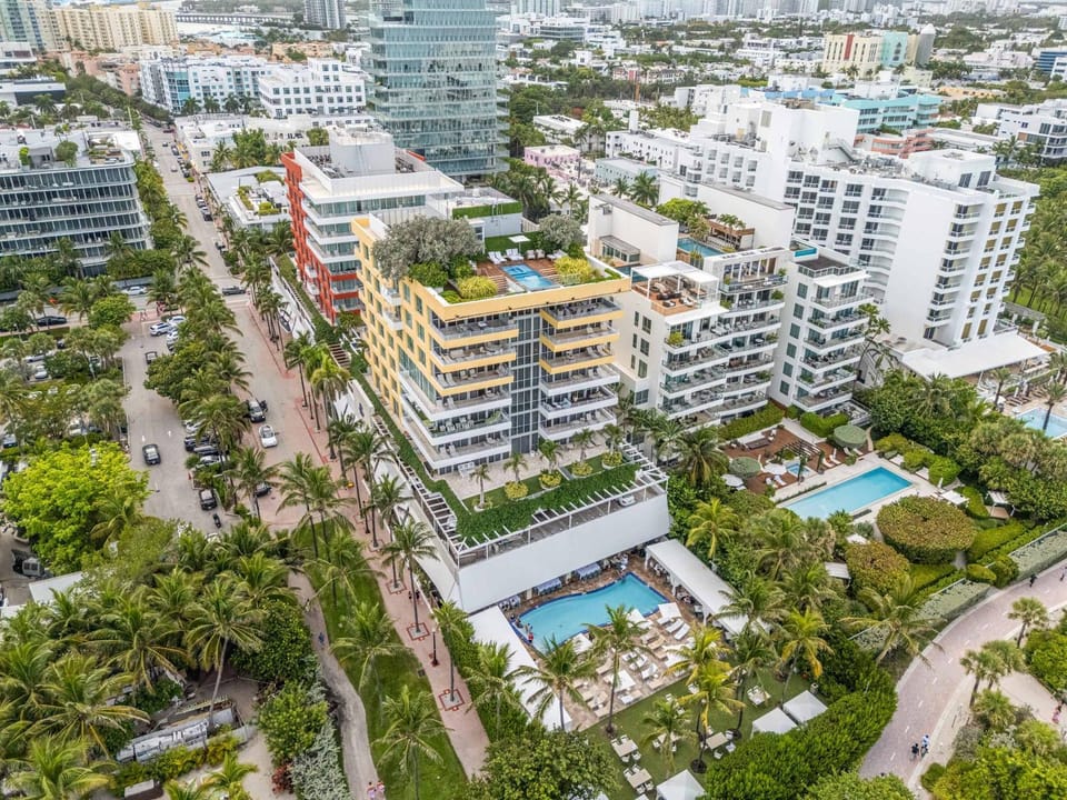 Oceanfront Retreat- South Beach Pool Amenities Apartment in South Beach Miami