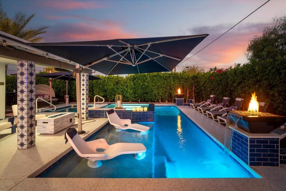 Luminosity Escape Pool Hot Tub Dog-friendly House in Scottsdale