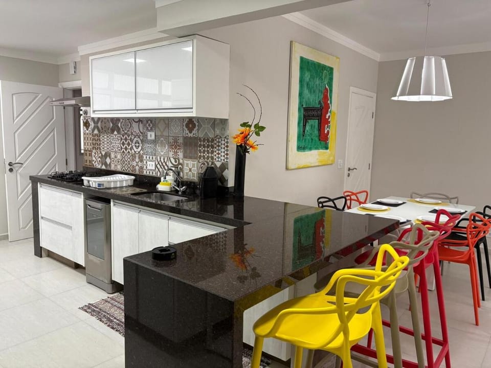 Apartamento completo, 200mts da praia de Pitangueiras Apartment in State of São Paulo