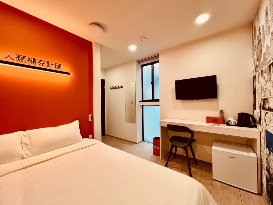 Bed, TV and multimedia, Bedroom
