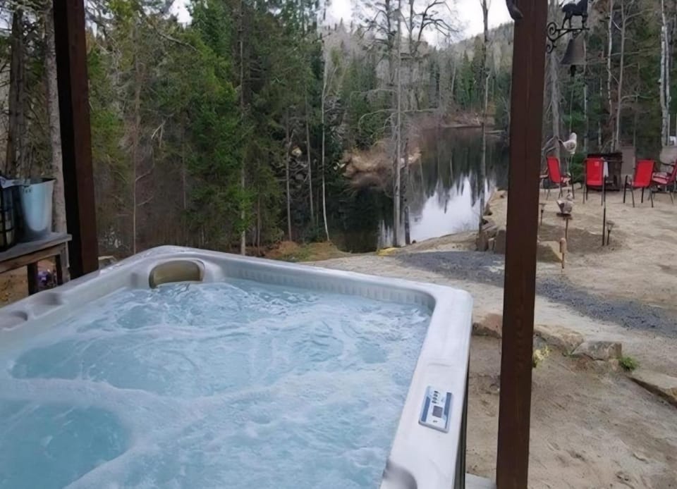 Garden, Hot Tub