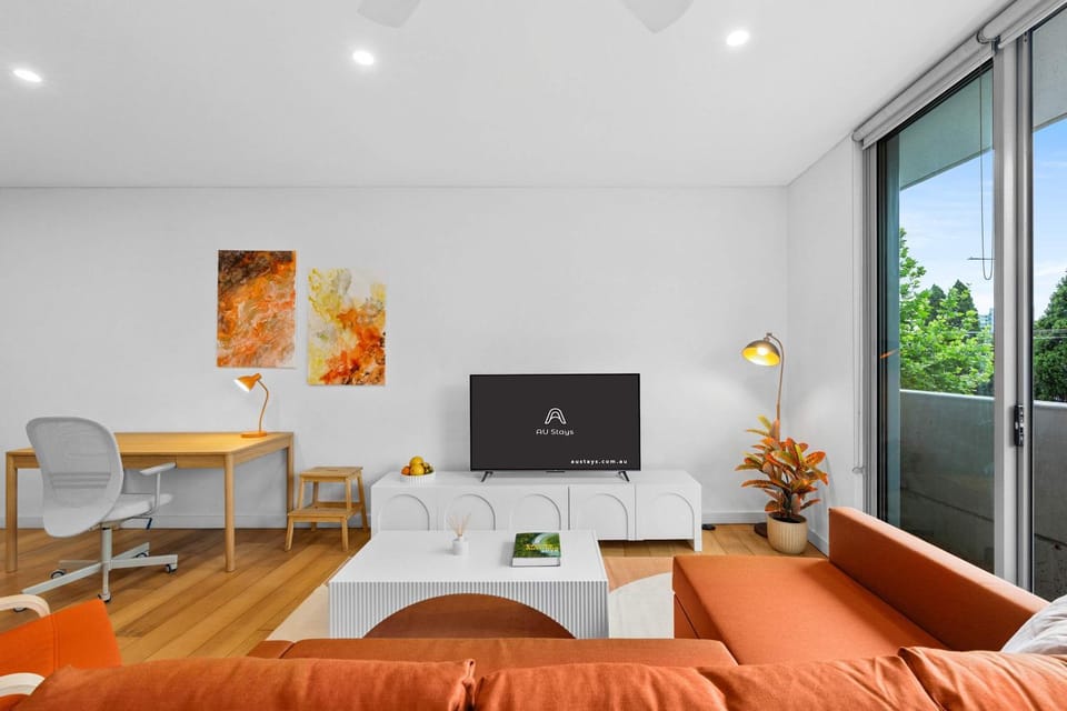 Central art-filled 2 beds with balcony & aircon Apartment in Surry Hills