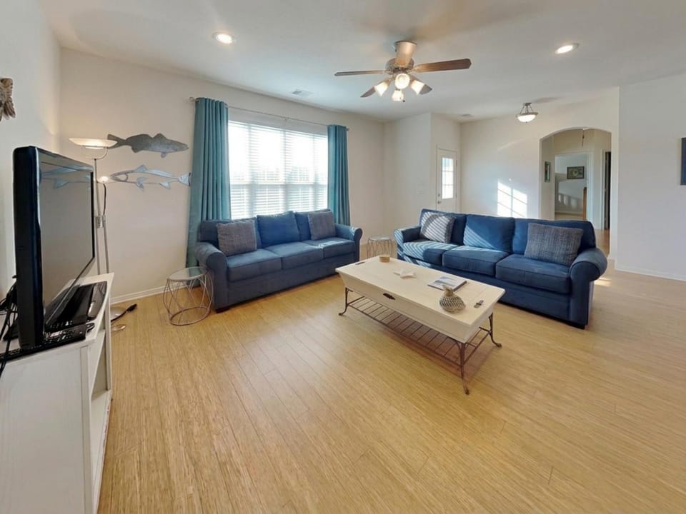 TV and multimedia, Living room, Seating area, furniture
