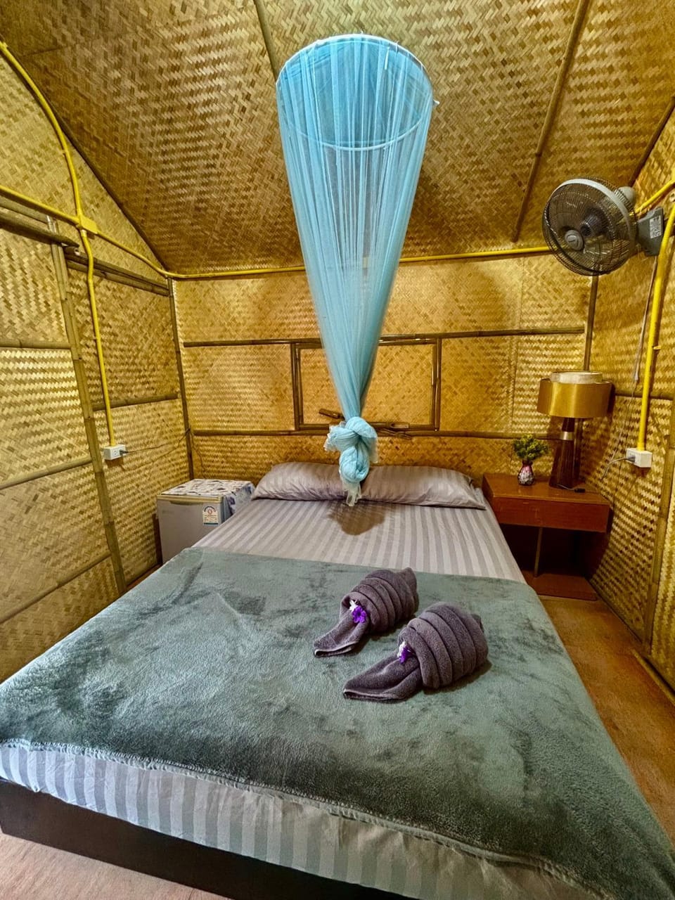 Property building, Bed, Photo of the whole room, Bedroom, towels