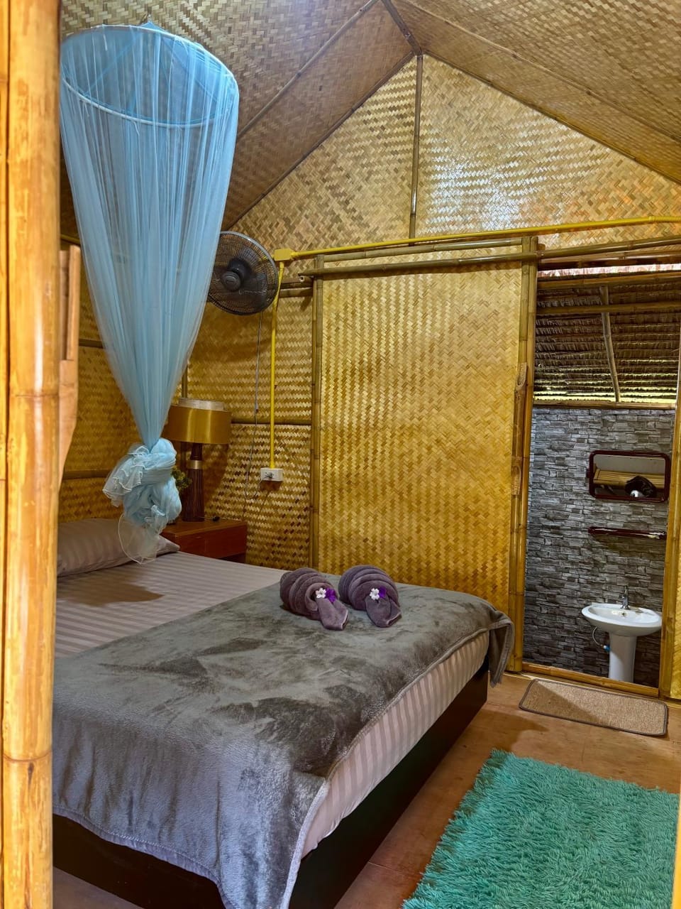 Property building, Bed, Bathroom, Photo of the whole room, Bedroom, towels