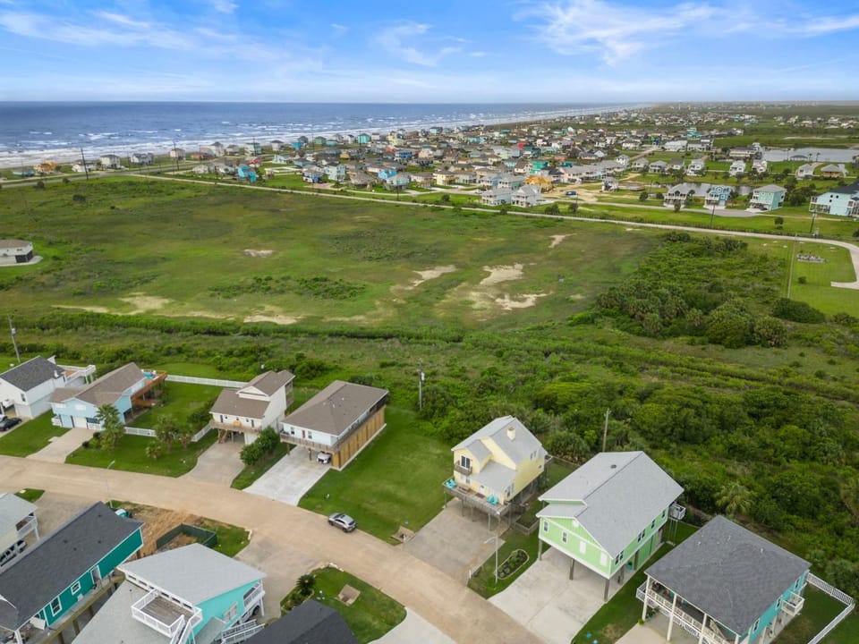 Neighbourhood, Natural landscape, Bird's eye view, Beach, Sea view
