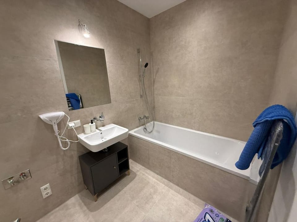 Luxury Central Apartment with Free Parking and Garden Apartment in Vienna