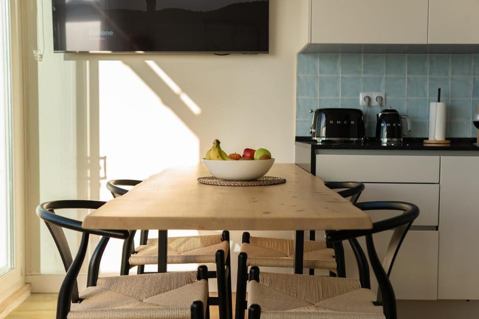Luxury Lisbon View & Balcony - AC & Elevator Apartment in Lisbon District
