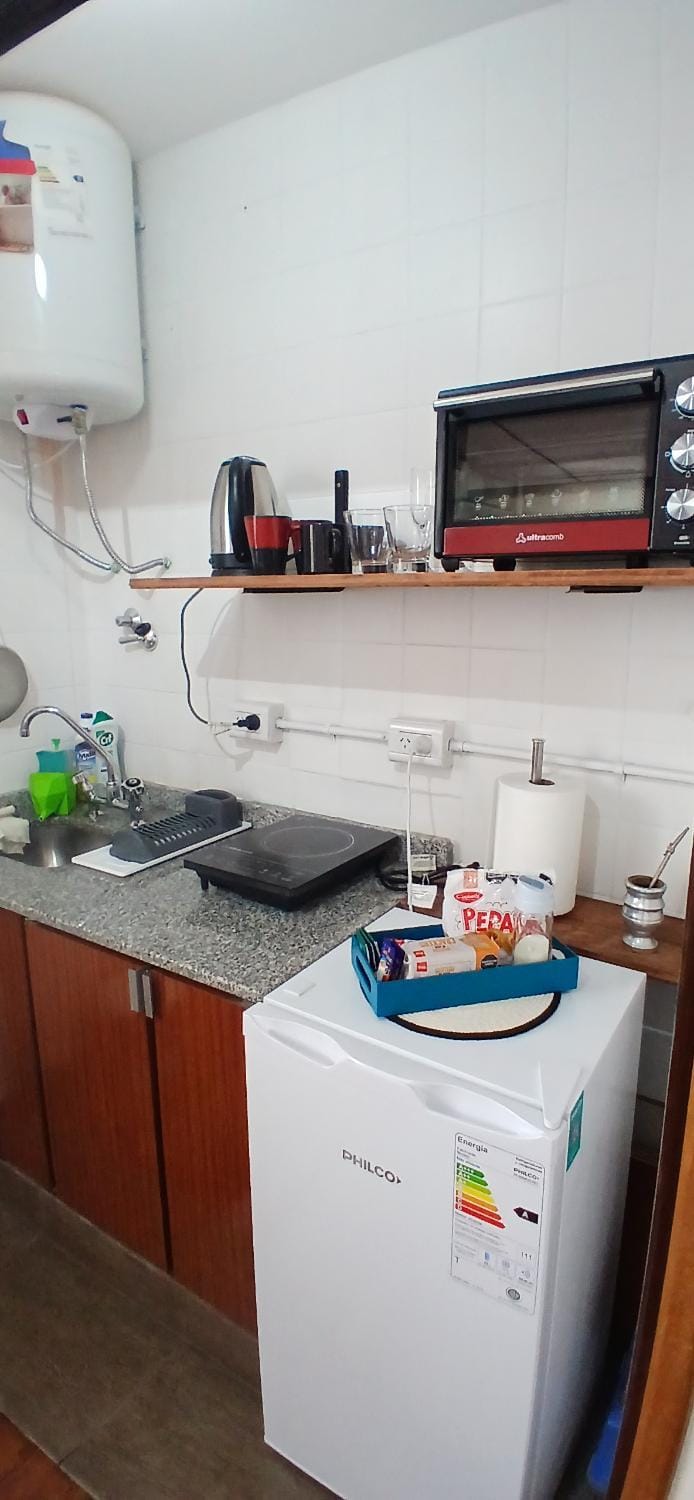 Kitchen or kitchenette, minibar, oven
