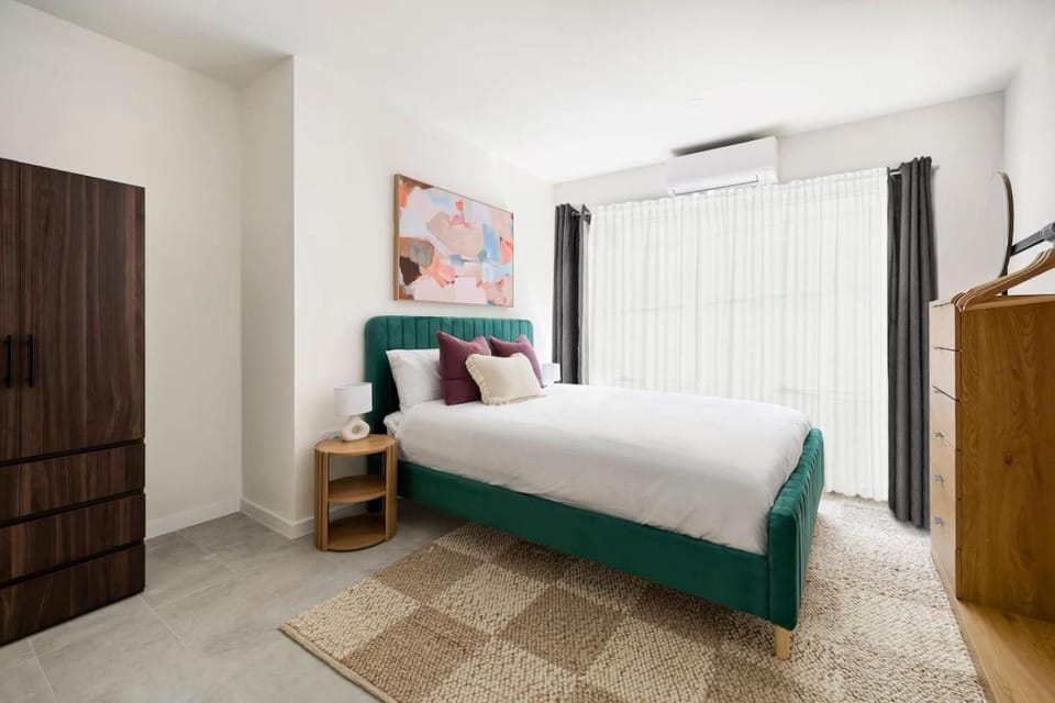 Tropical Vibes in North Manly AC and FREE Parking Apartment in Sydney
