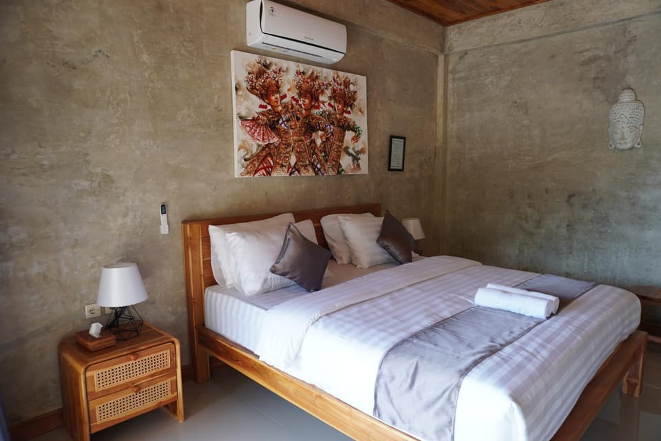 Bed, Photo of the whole room, Bedroom, towels, air conditioner