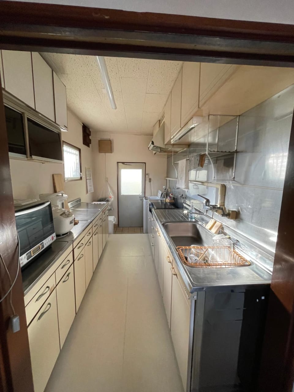 Kitchen or kitchenette, oven, stove