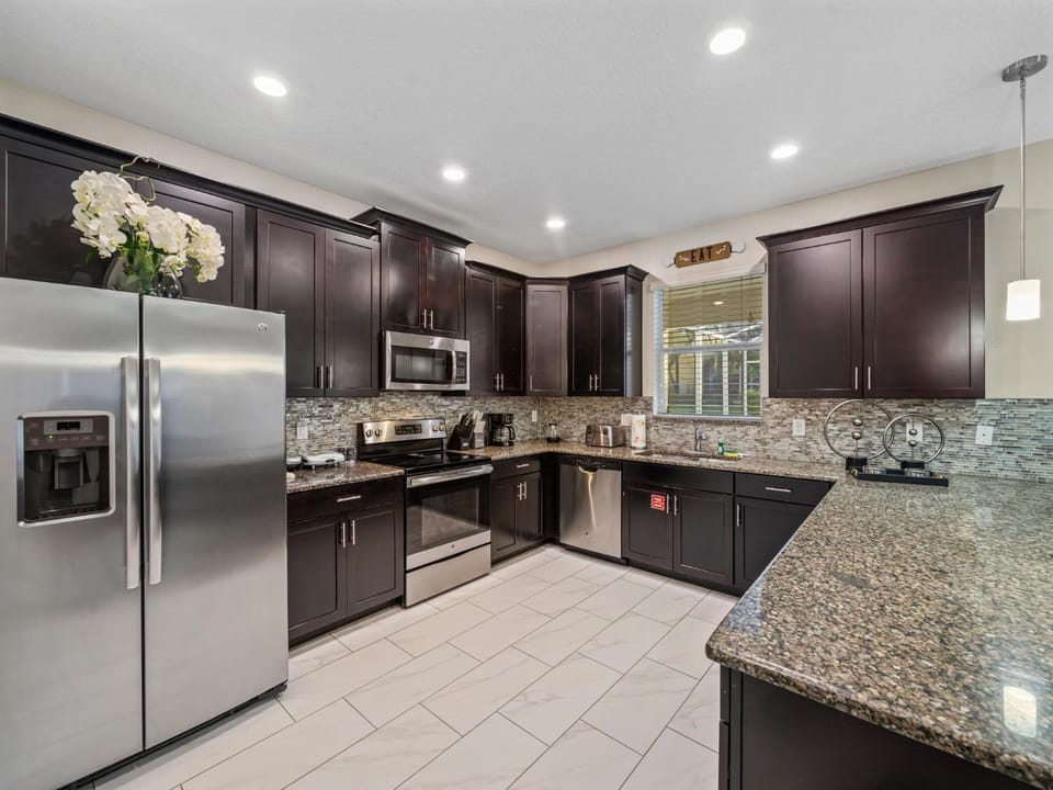 Luxury 6-Bedroom Villa near Disney with Private Pool House in Four Corners