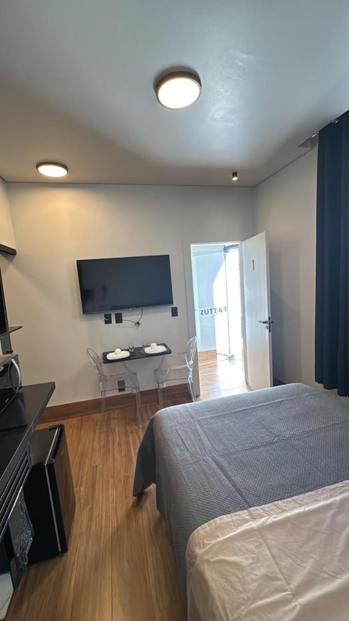 1Studio ao lado da Praça Augusto Silva, PRÓXIMO À UFLA E UNILAVRAS Apartment in State of São Paulo