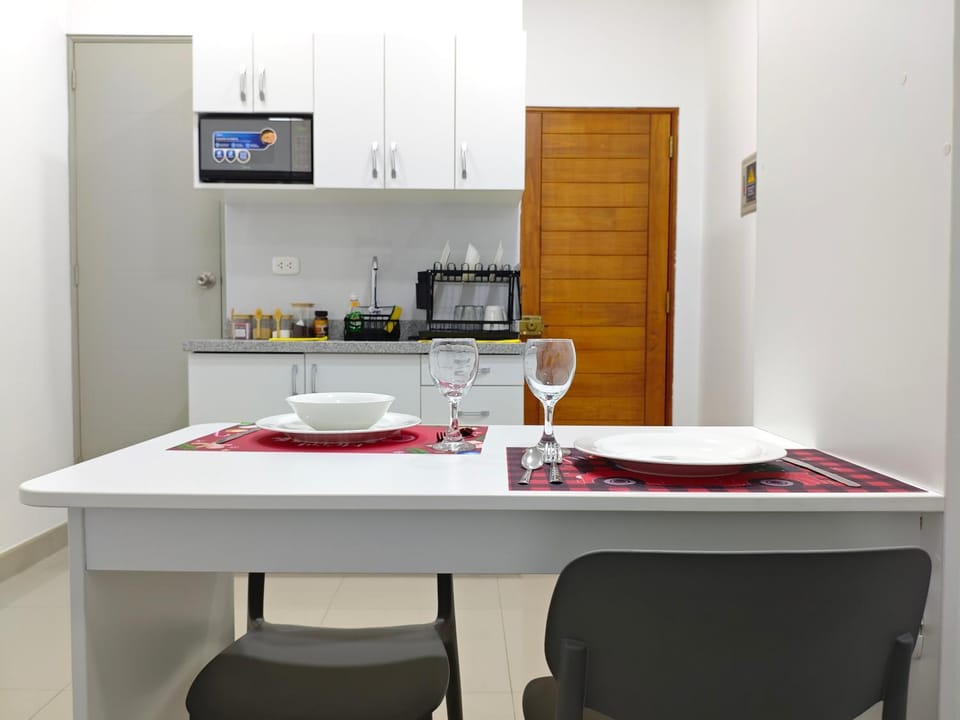Dining area, internet, kitchen, air conditioner