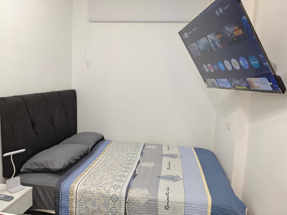 Bed, TV and multimedia, Bedroom, internet, air conditioner