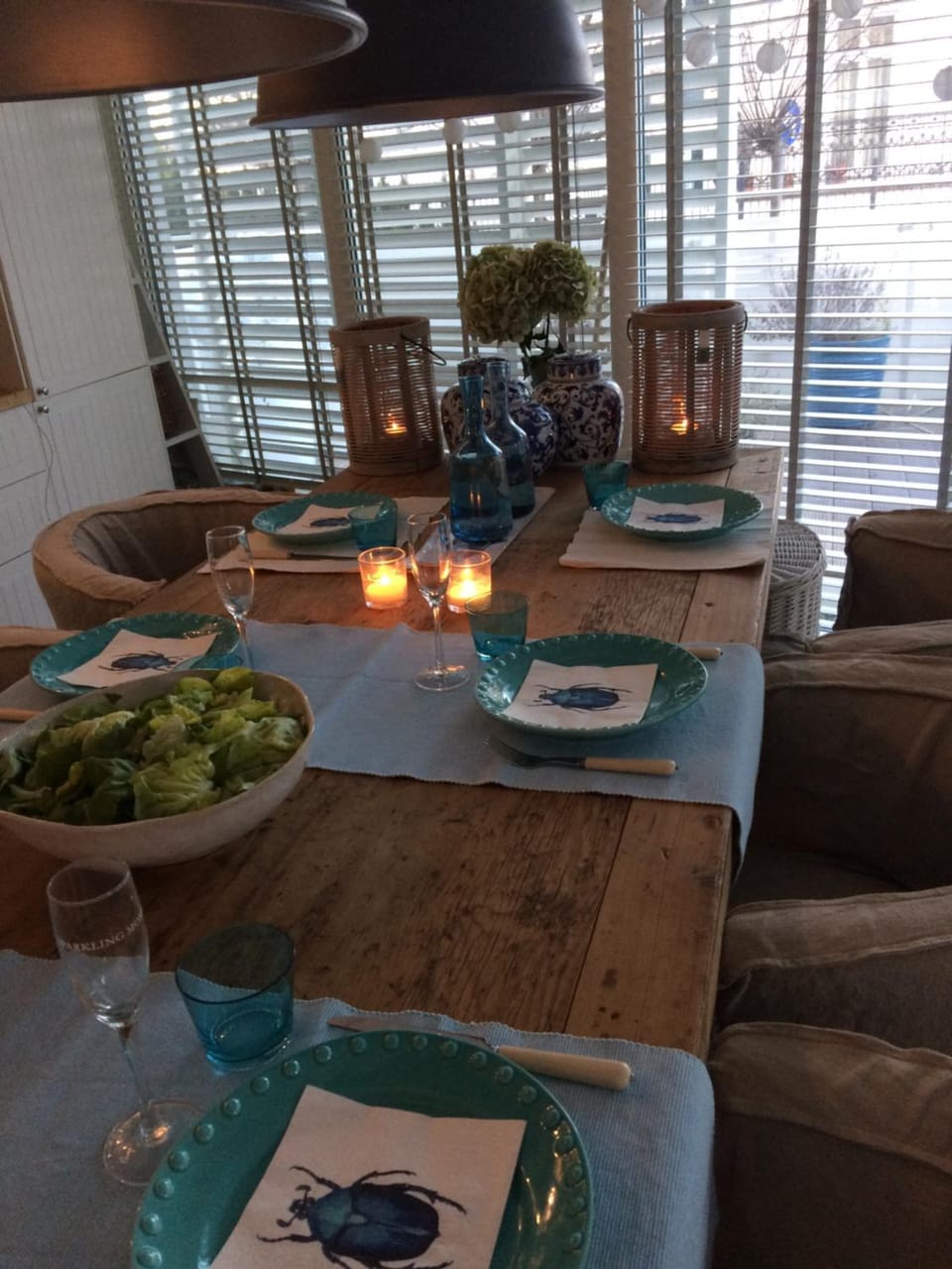 Living room, Food and drinks, Seating area, Dining area, Food
