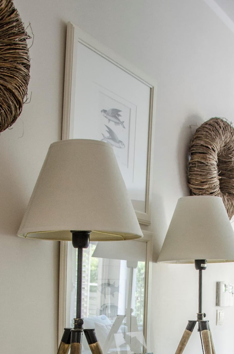 Day, Living room, Decorative detail, hair dryier, internet