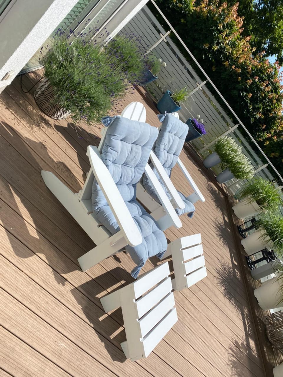 Day, People, Decorative detail, Seating area, Area and facilities, group of guests, sunbed