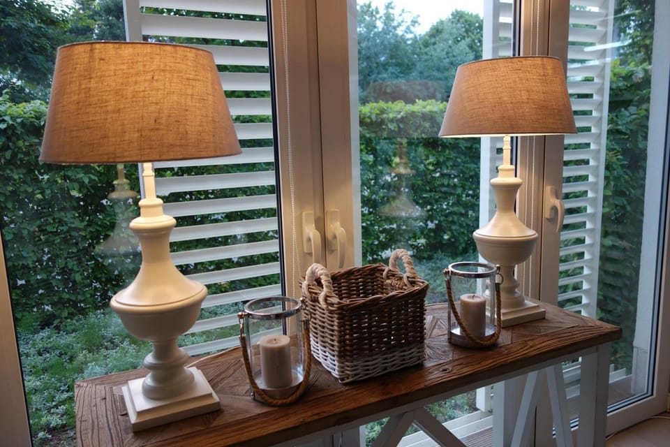 Day, Living room, Decorative detail, Garden view, internet