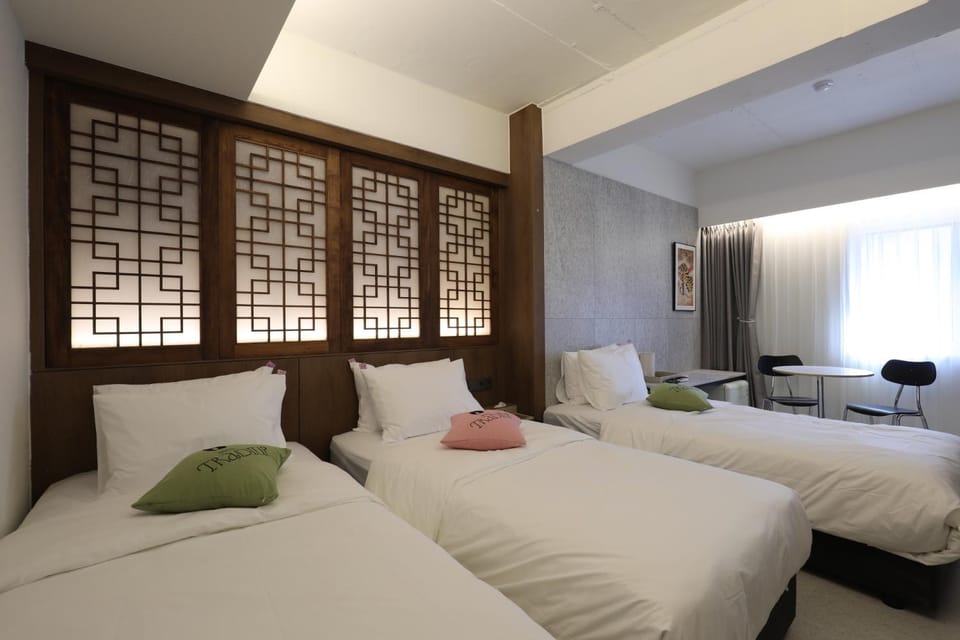 Bed, Photo of the whole room, Decorative detail, Bedroom