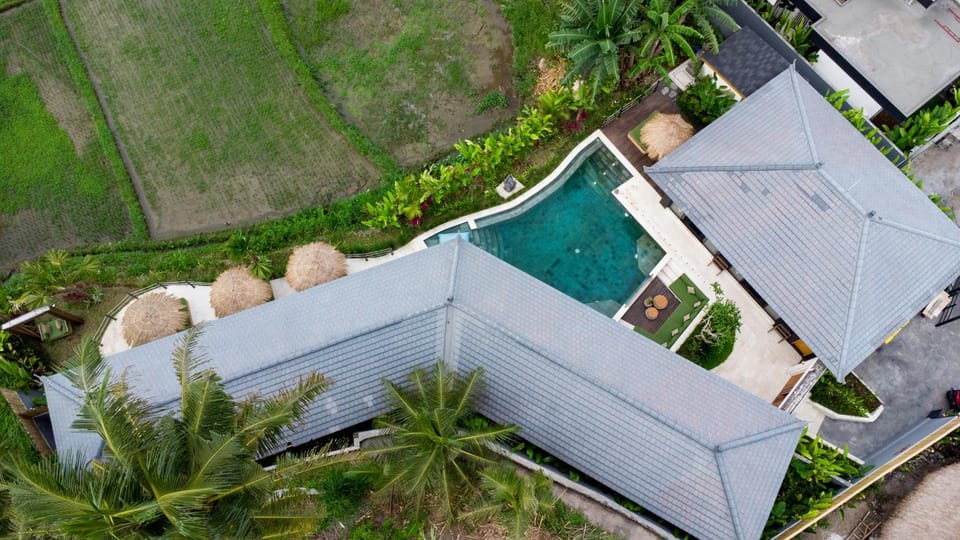 Property building, Bird's eye view, Garden, Pool view, Swimming pool