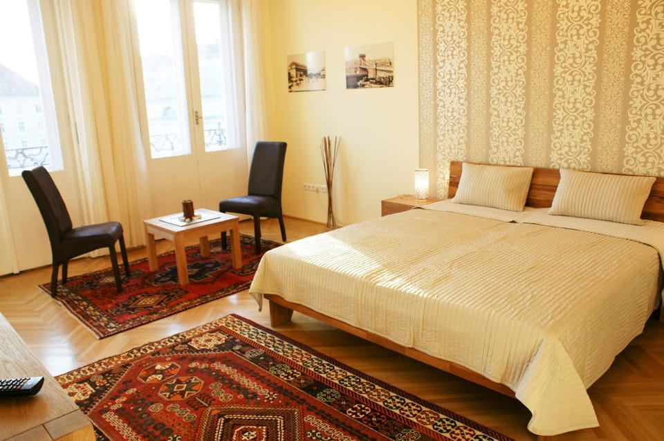 Day, Photo of the whole room