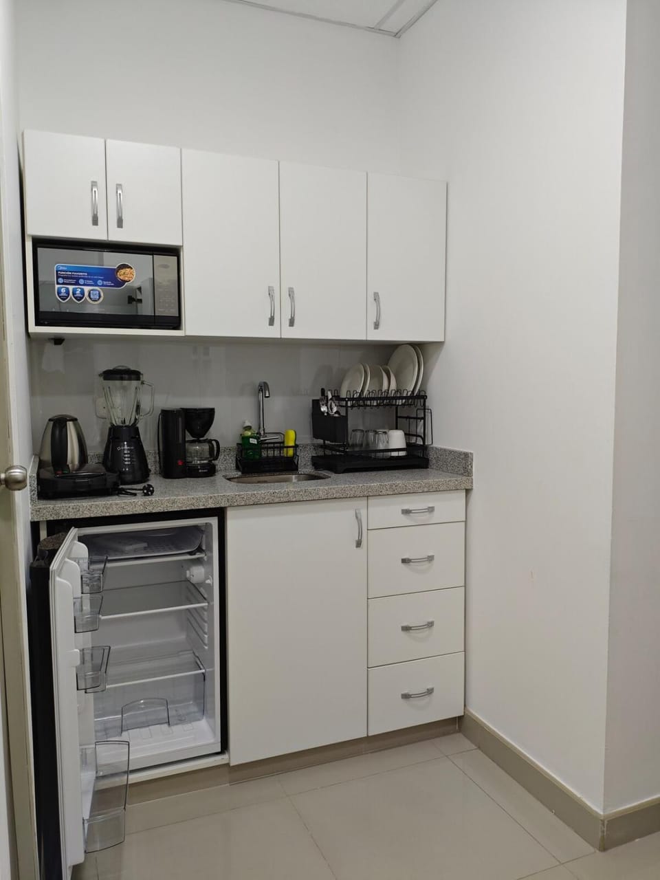 Coffee/tea facilities, Kitchen or kitchenette, internet, oven, air conditioner