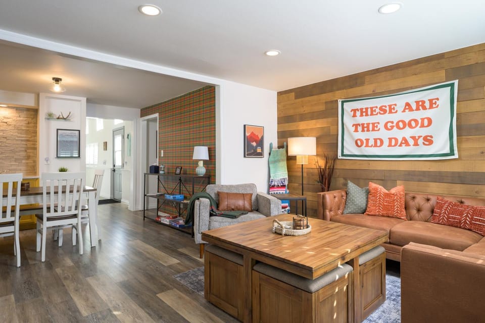 Living room, Seating area