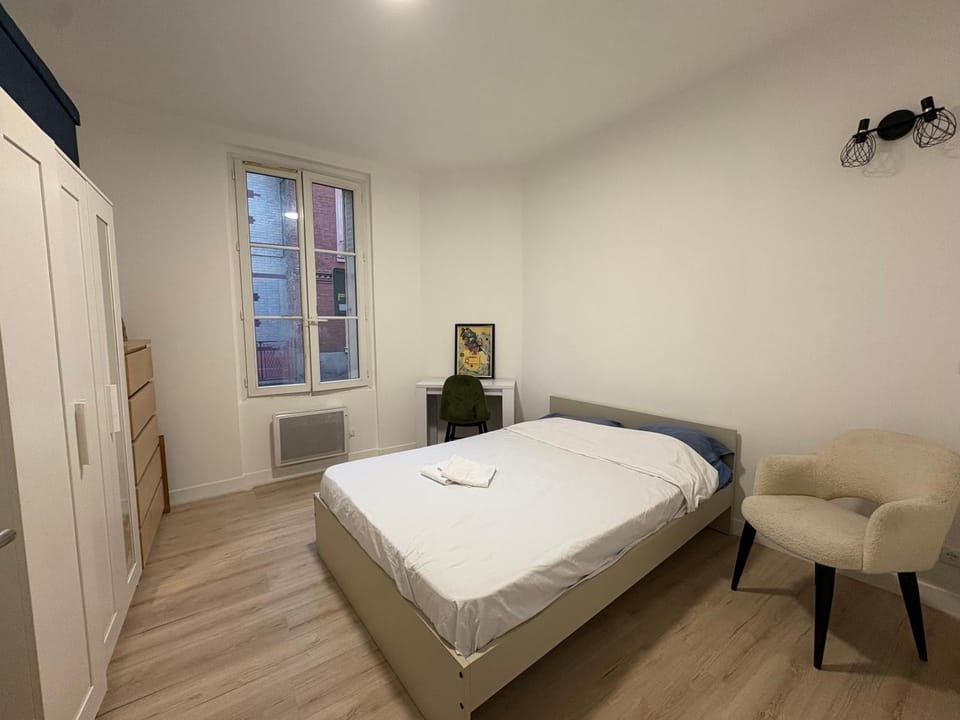 Appartement chic et moderne au cœur du mythique Marché des Antiquités Apartment in Saint-Denis, France