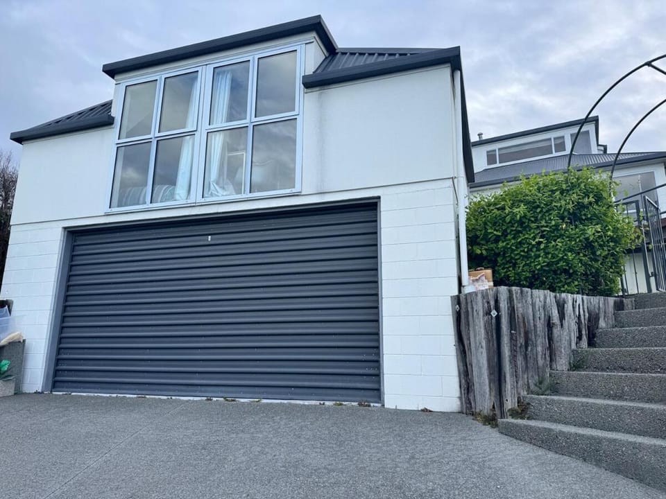 Belleview Cottage- Cute cottage with views of sea, city and snowpeeks Apartment in Christchurch