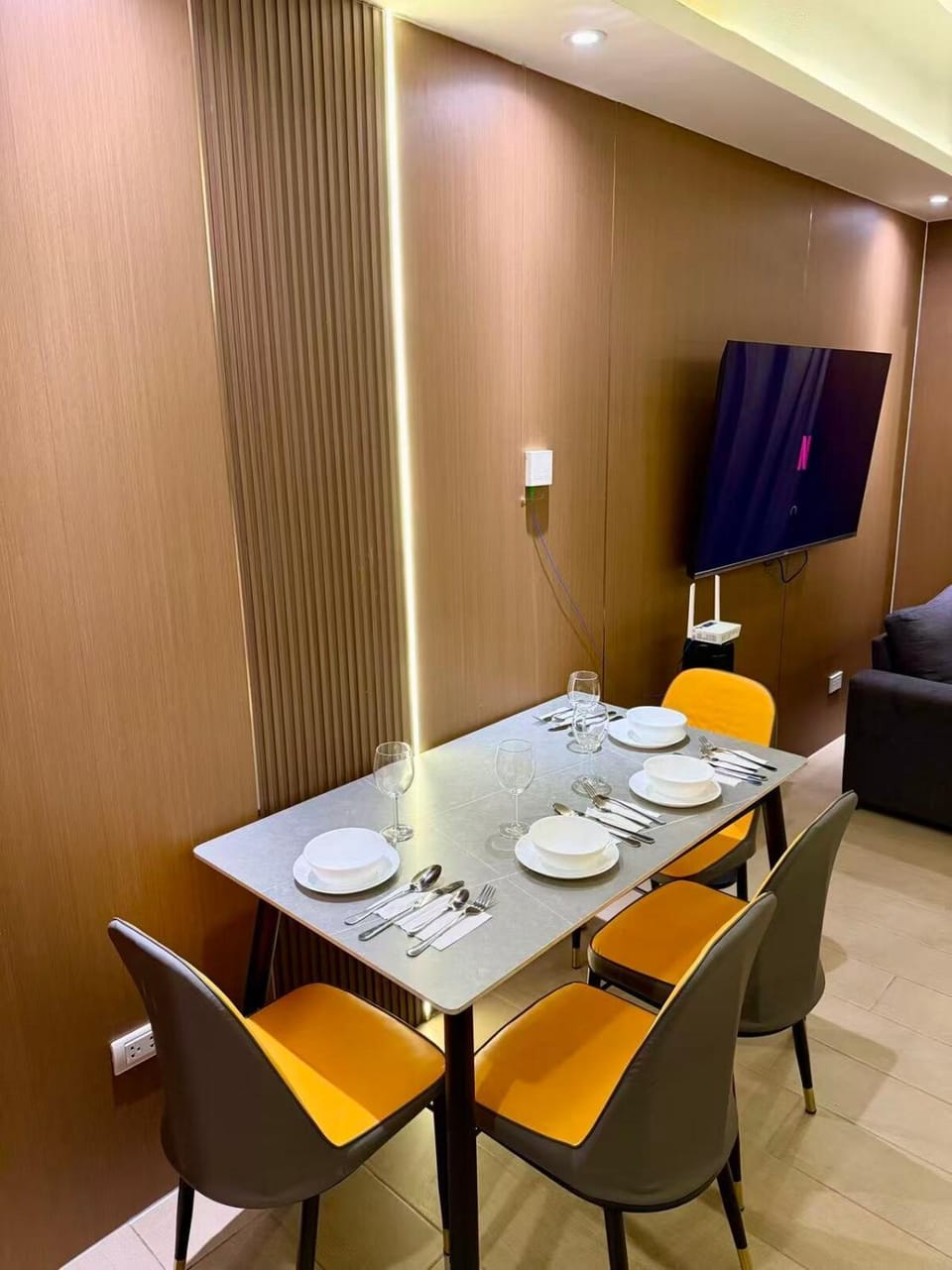 Venice Luxe Retreat, Studio Type, 2 Beds, Pool, kitchen, Netfilx, Canal Mall Access Apartment in Makati
