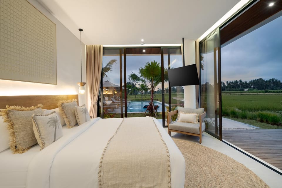 Bed, TV and multimedia, View (from property/room), Bedroom