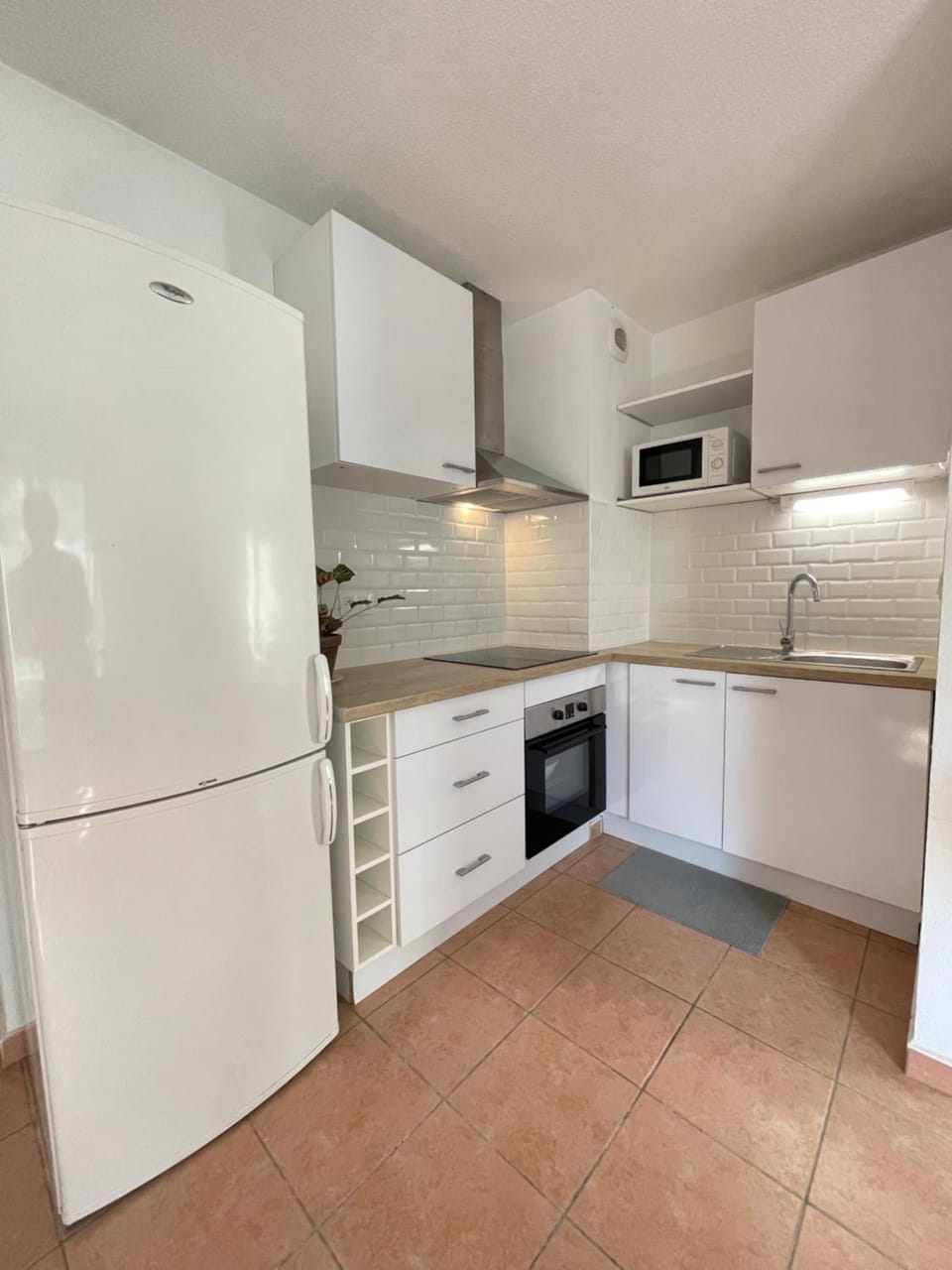 Kitchen or kitchenette, oven, stove