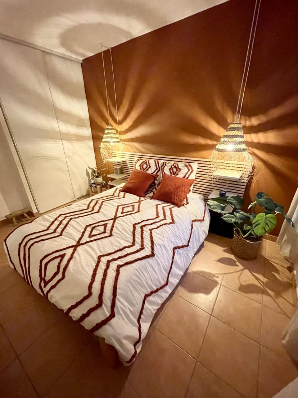 Bed, Photo of the whole room, Bedroom