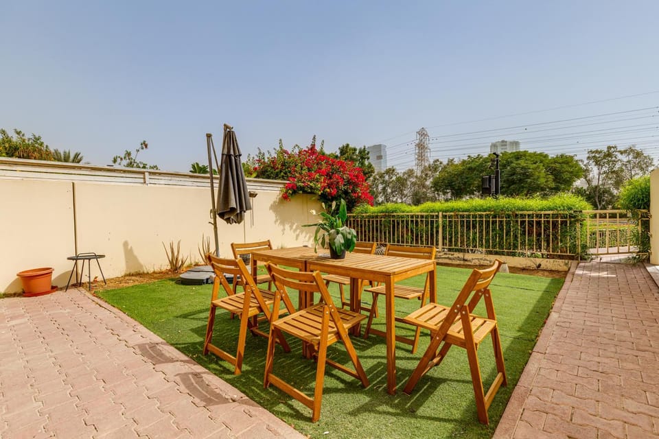 Allsopp & Allsopp - 2-Bedroom with Maids Room Villa in The Springs 8 Villa in Dubai