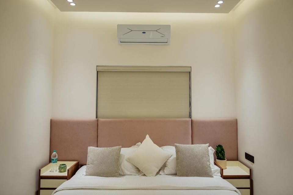 Bed, Bedroom, air conditioner