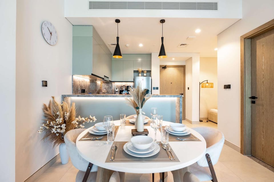 Kitchen or kitchenette, Dining area