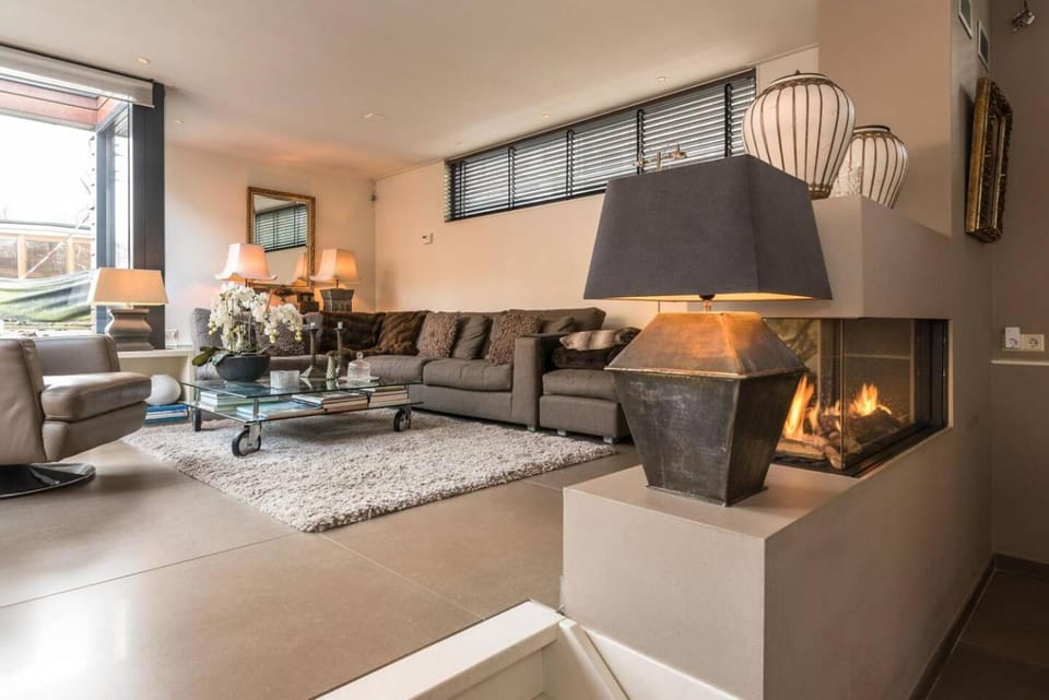 Executive Houseboat-Apartment Sumatra House in Amsterdam