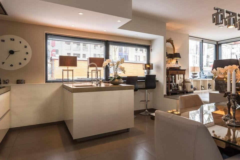 Executive Houseboat-Apartment Sumatra House in Amsterdam