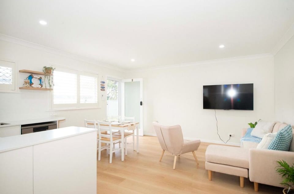 TV and multimedia, Kitchen or kitchenette, Living room, Dining area