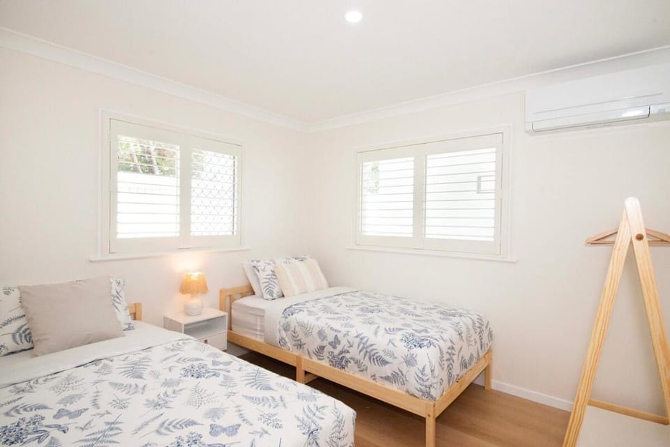 Bed, Photo of the whole room, Bedroom, air conditioner