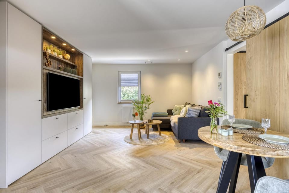 TV and multimedia, Seating area