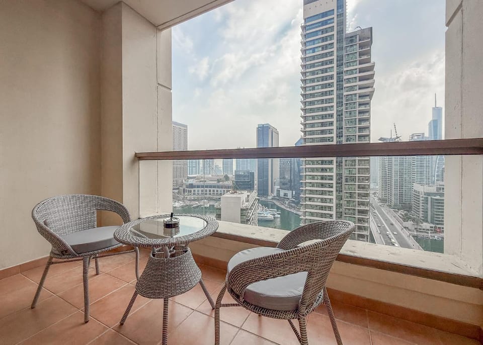 StayShort - Chic Apartment in JBR Sleeps 3 with Canal View! Apartment in Dubai
