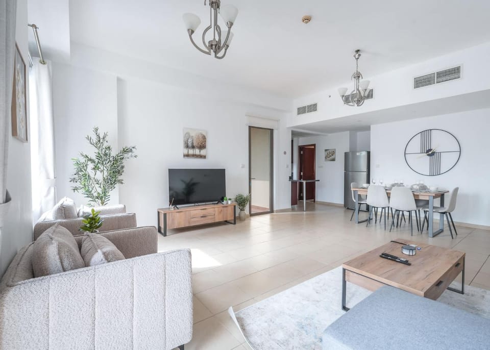 StayShort - Chic Apartment in JBR Sleeps 3 with Canal View! Apartment in Dubai
