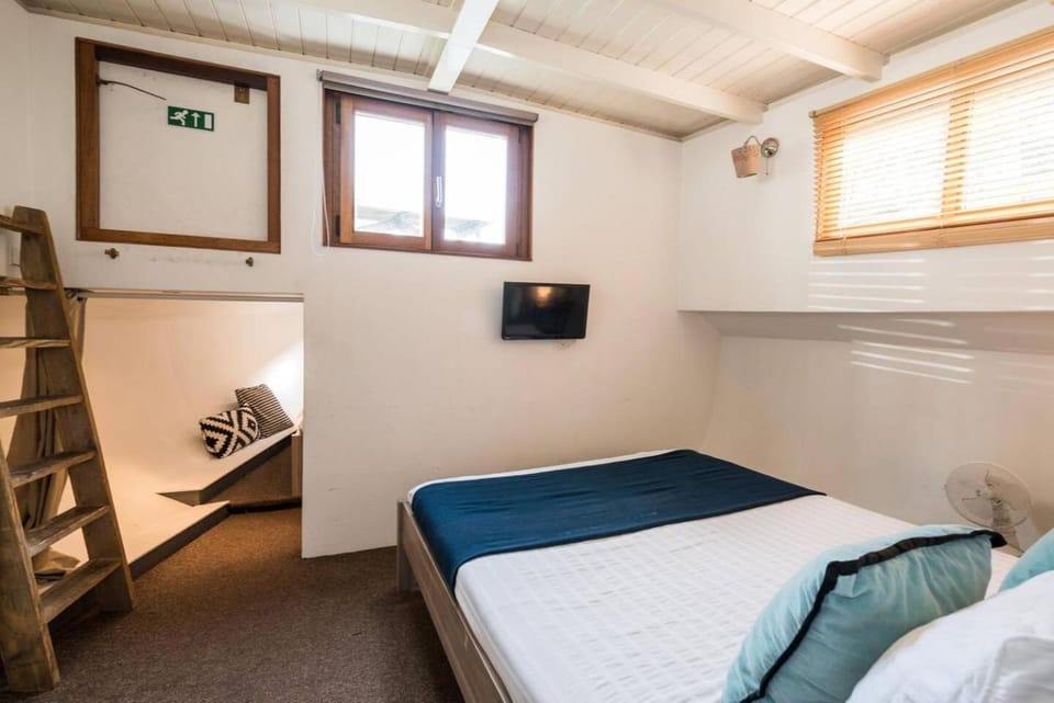 Luxury large Houseboat AZARA House in Amsterdam