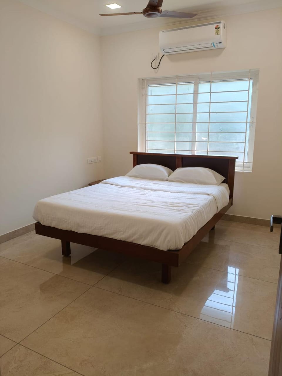 Bedroom, air conditioner
