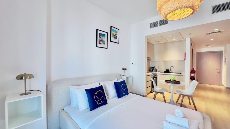 Kitchen or kitchenette, Dining area, Bedroom