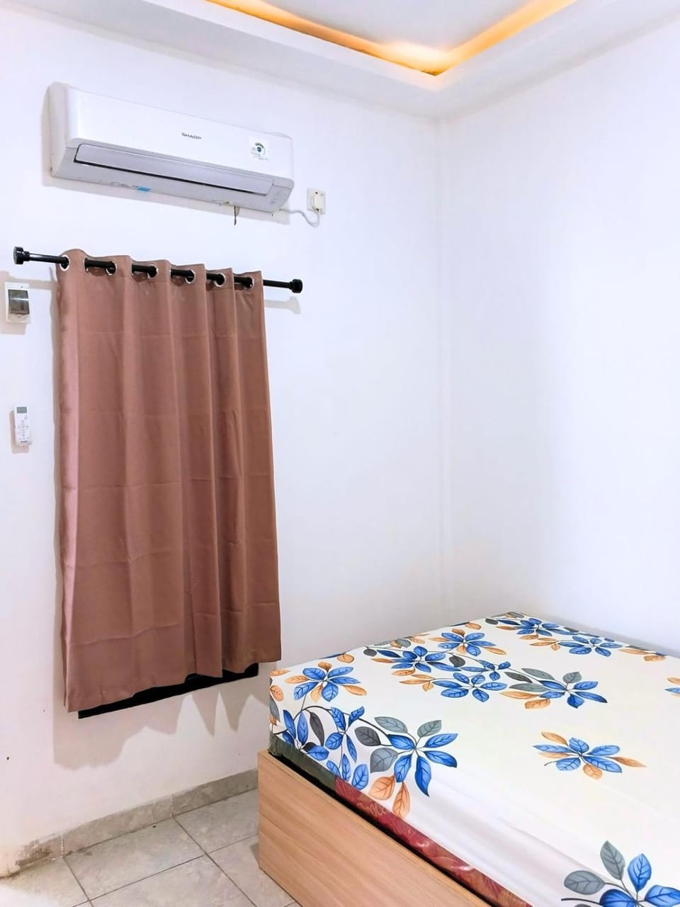Bed, Photo of the whole room, Bedroom, air conditioner